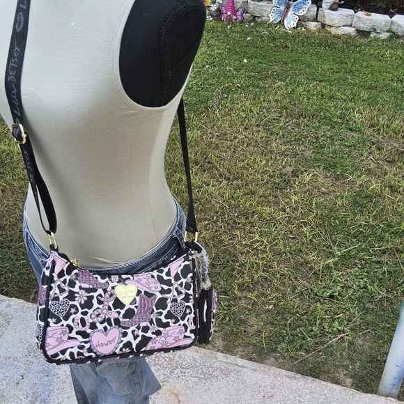 BETSEY JOHNSON LUV BETSEY BLACK/MULTI COLOR CROSSBODY w/WEB STRAP n POUCH - Picture 6 of 7